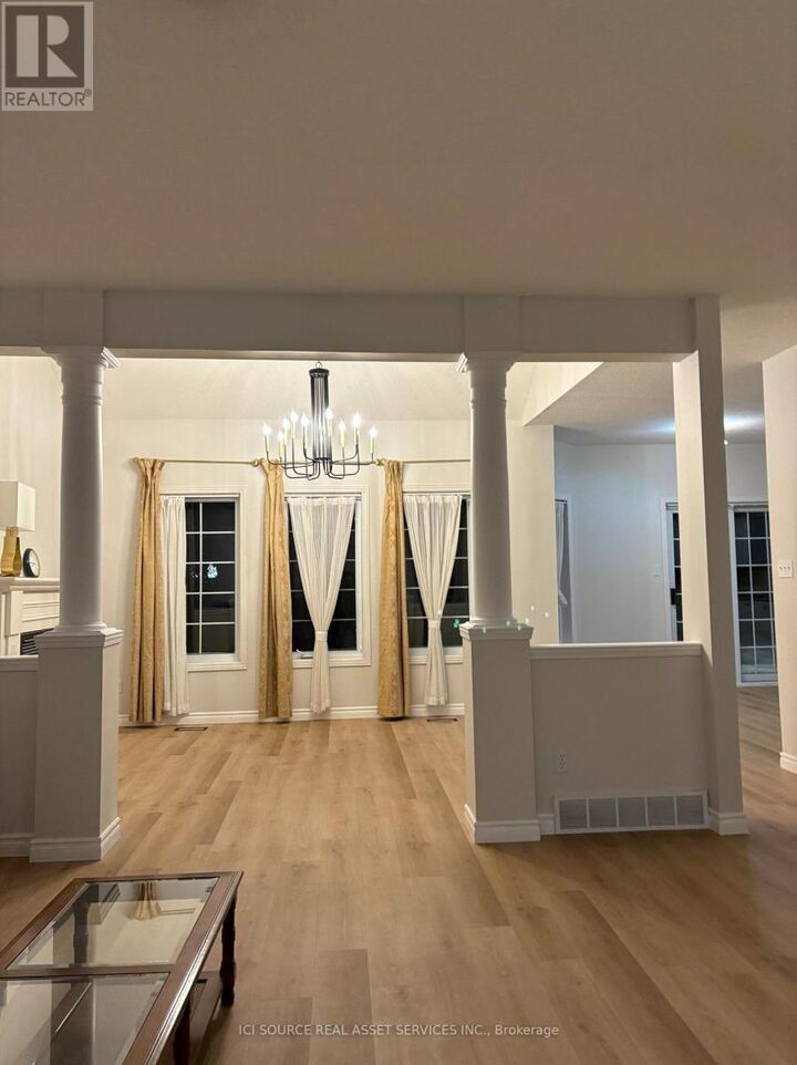 Property Photo: 2 Woodcrest Court ON N2P 2K1
