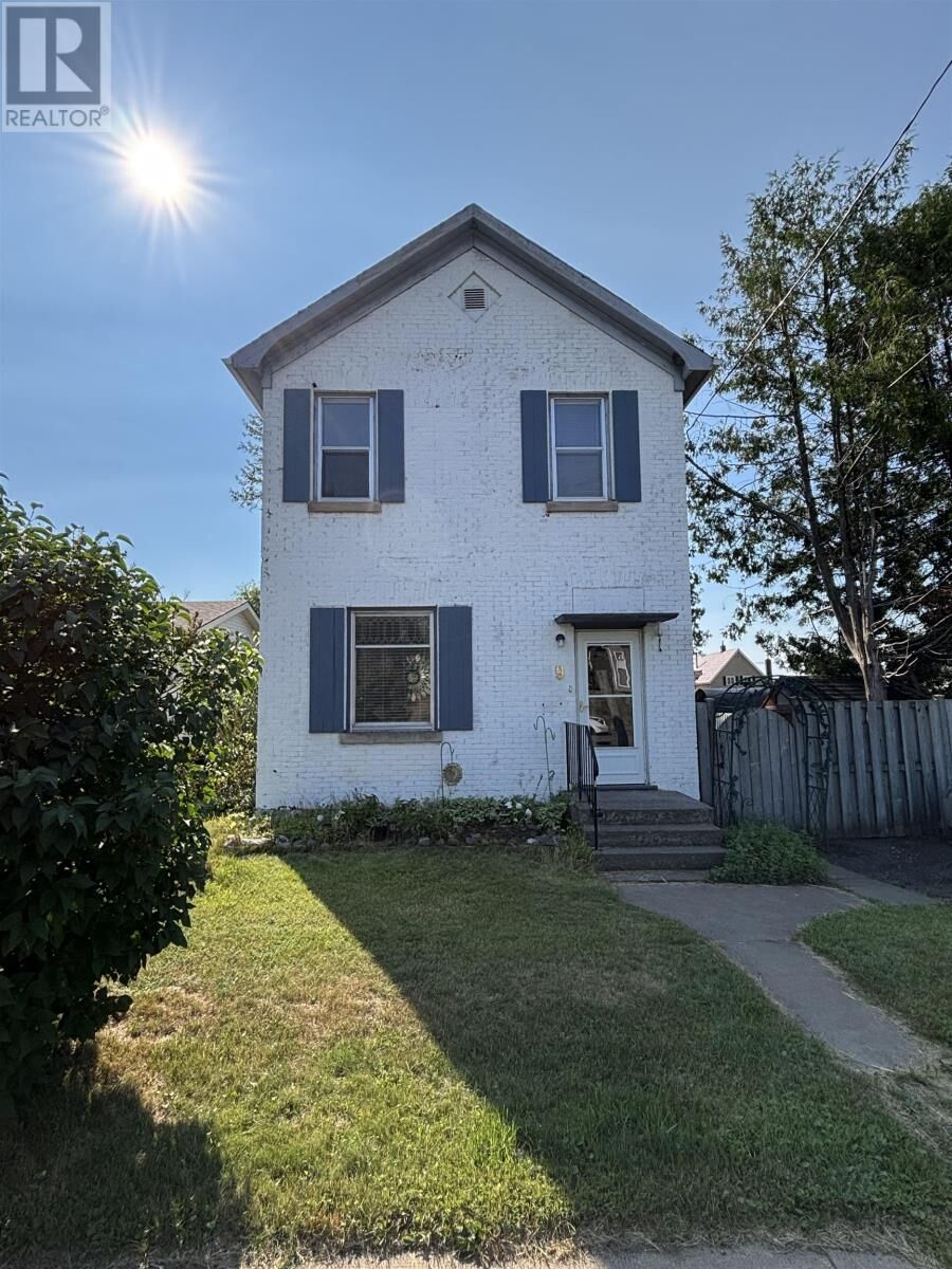 Property Photo:  9 Ruttan St.  ON P7A 5C4 