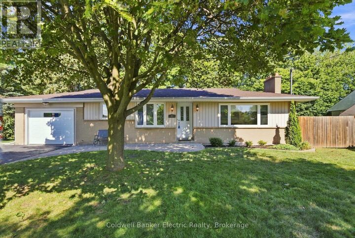 Property Photo:  47 Grandview Street North  ON L1G 6N6 