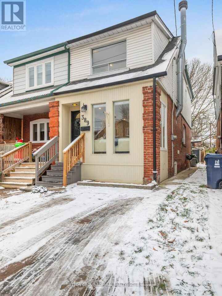 Property Photo: 389 Davisville Avenue ON M4S 1H4