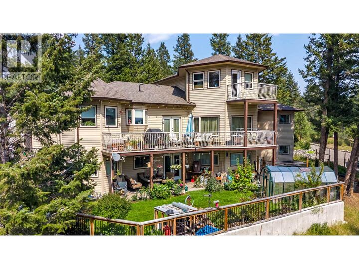 Property Photo: 4882 Gloinnzun Crescent BC V0K 2Z0