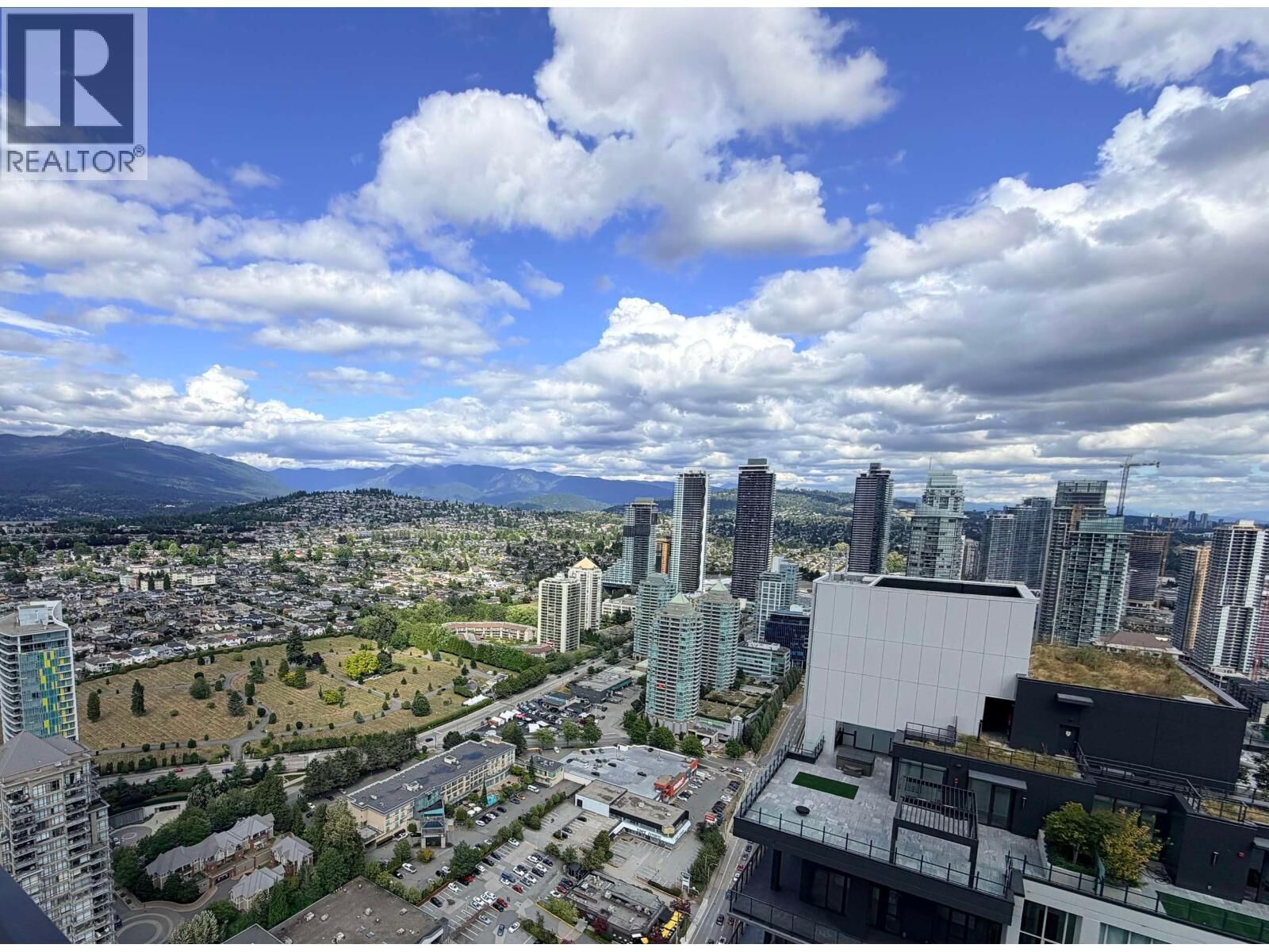 Property Photo: 2108 Gilmore Avenue 5101 BC V5C 0N8