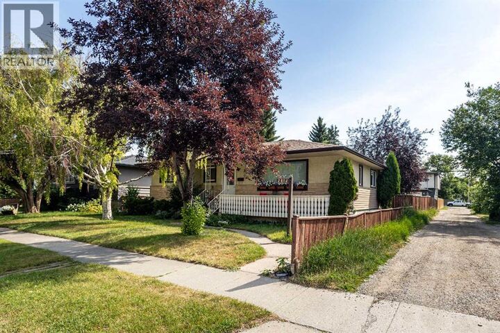 Property Photo:  2812 24 Street Northwest  AB T2M 3Z3 