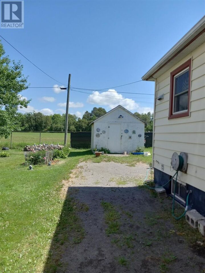 Property Photo: 194 Wellington St E ON P6A 2L5