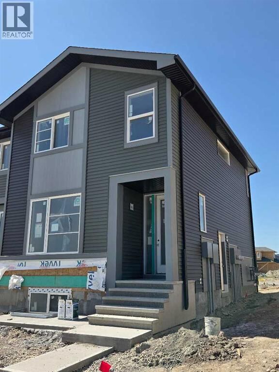 Property Photo:  187 Lanark Gate Southeast  AB T4A 3R7 