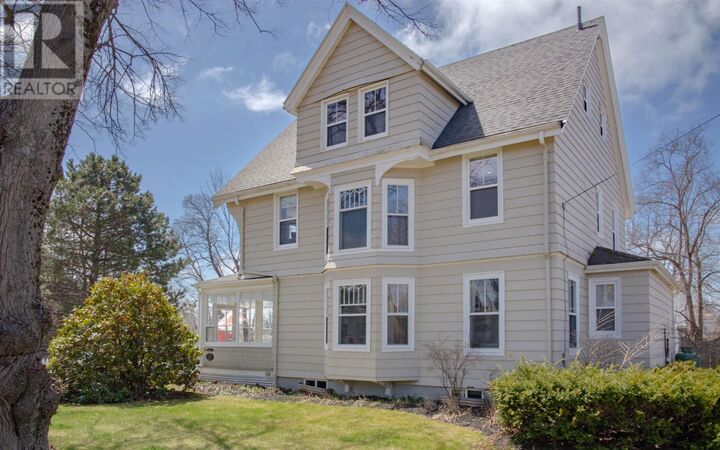 Property Photo: 25 Greenfield Avenue PE C1A 3N9