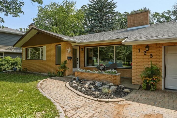 Property Photo: 123 Harris Boulevard MB R3J 3P3