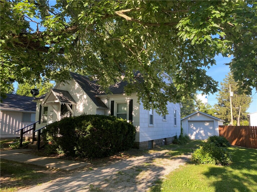 Property Photo: 1606 10th Street IL 61920