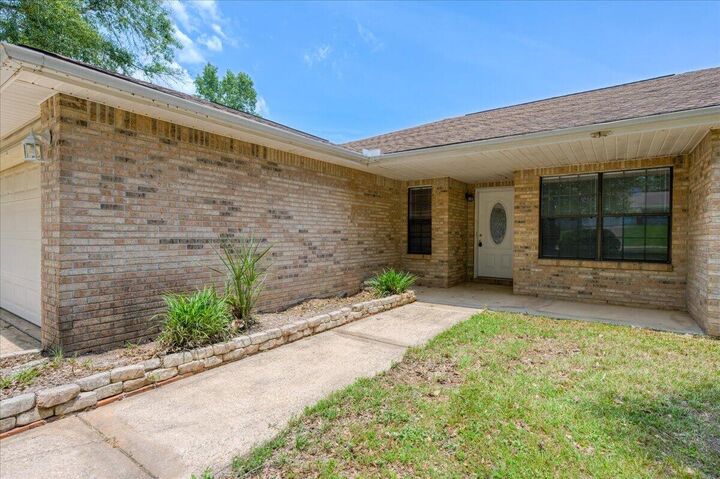 Property Photo:  112 Golf Course Drive  FL 32536 