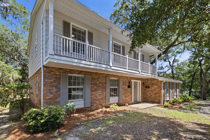 Property Photo:  20 NW Sherwood Road  FL 32547 