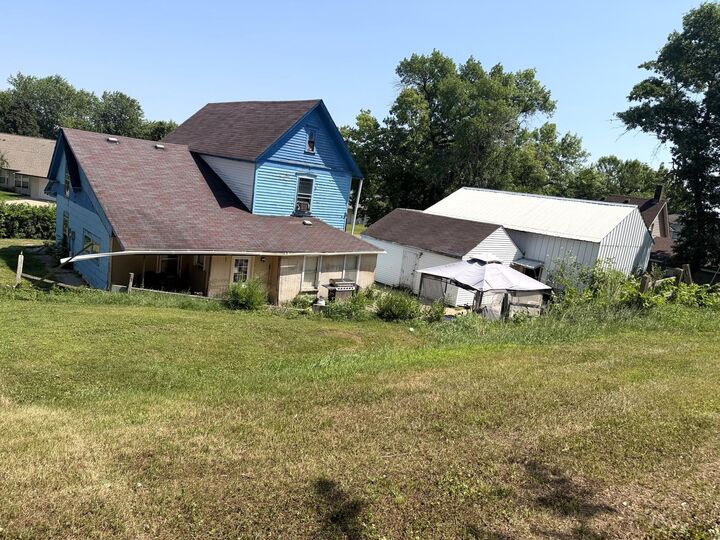Property Photo:  805 Railroad Avenue  MN 56378 
