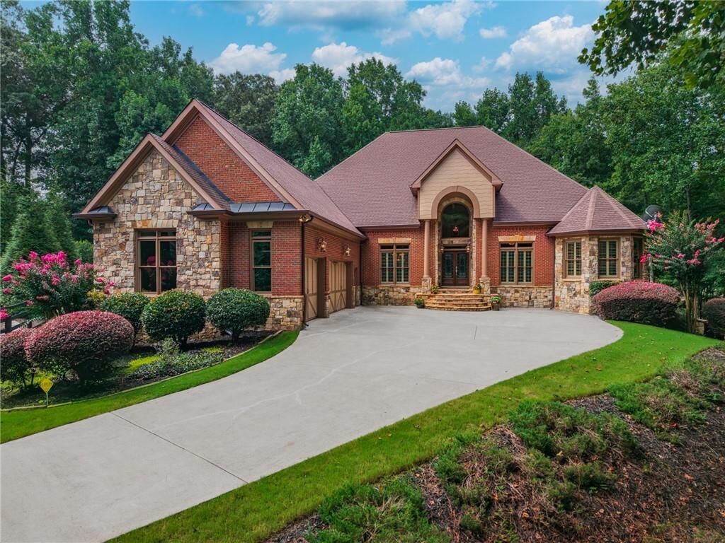 Property Photo:  211 Arbor Green Run  GA 30004 