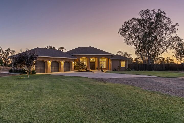 Property Photo: 3775 N Indianola Avenue CA 93657