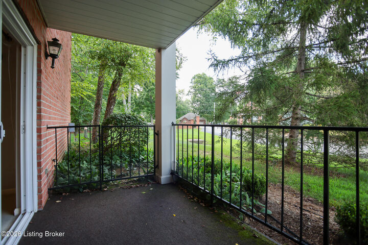 Property Photo: 103 Forest Park Rd KY 40223