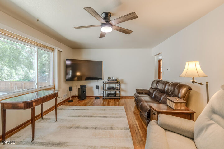Property Photo:  406 West Avenue F  ND 58501 