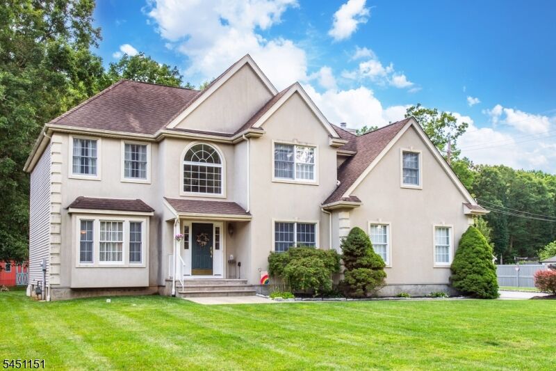 Property Photo:  2 Kingston Ct  NJ 07438 