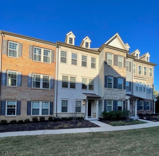 Property Photo:  6 Ambrosia Ct 6  NJ 07039 