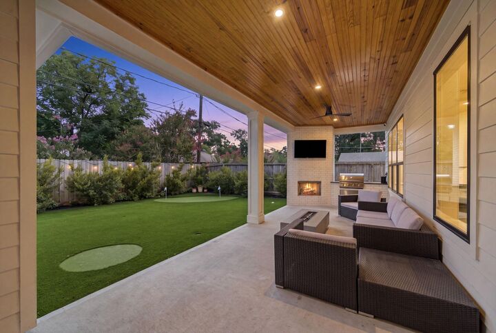 Property Photo:  1030 Chamboard Lane  TX 77018 