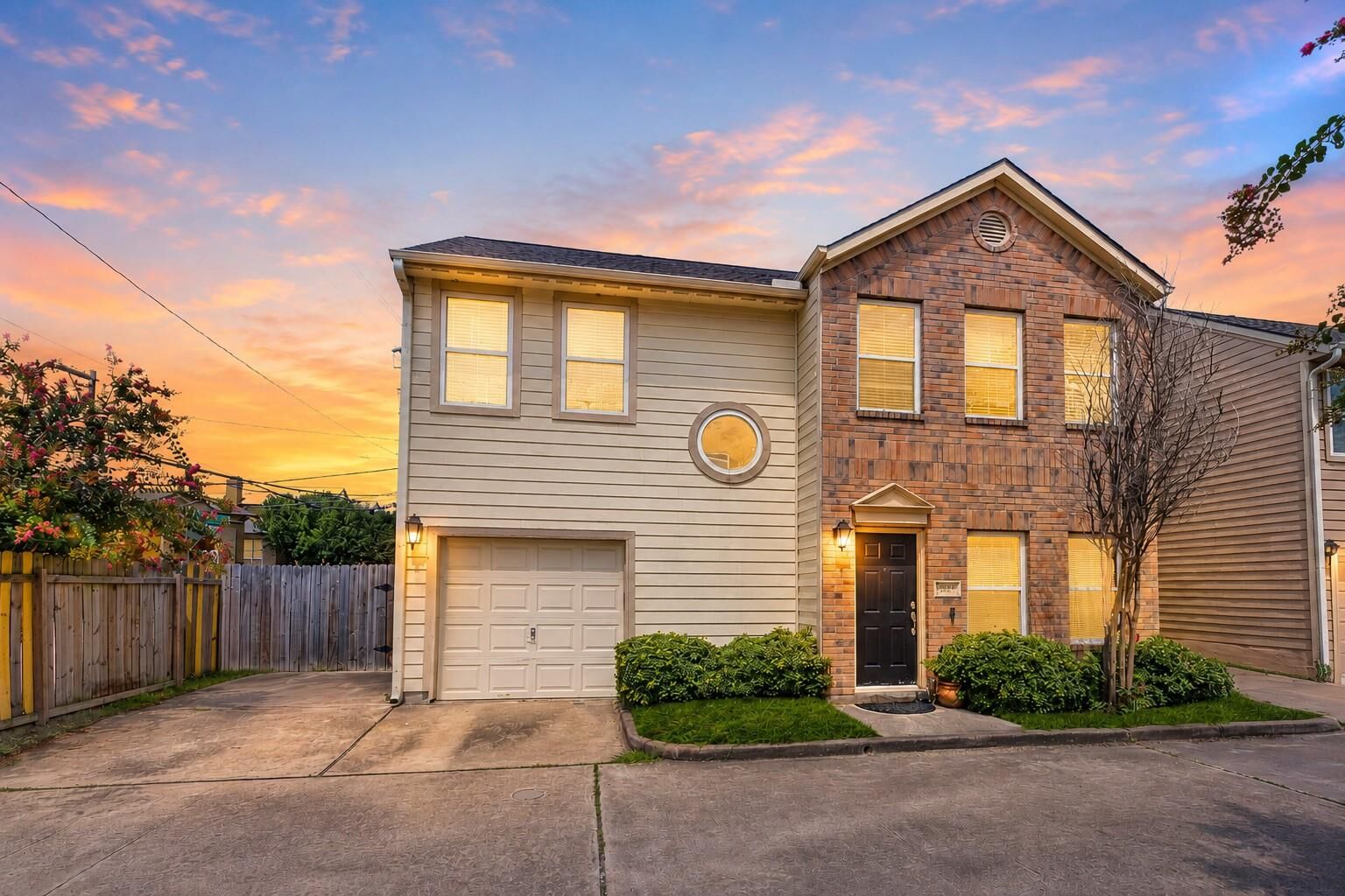 Property Photo: 3208 Baer Street TX 77020