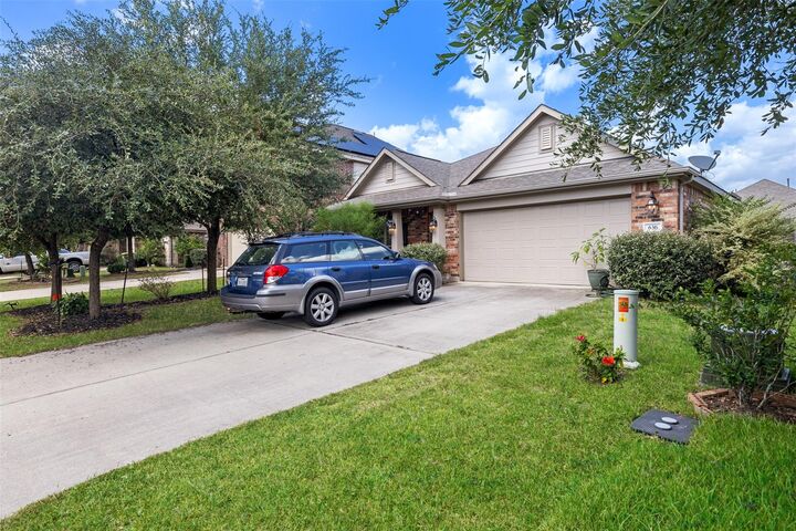 Property Photo:  636 Maple Point Drive E  TX 77301 