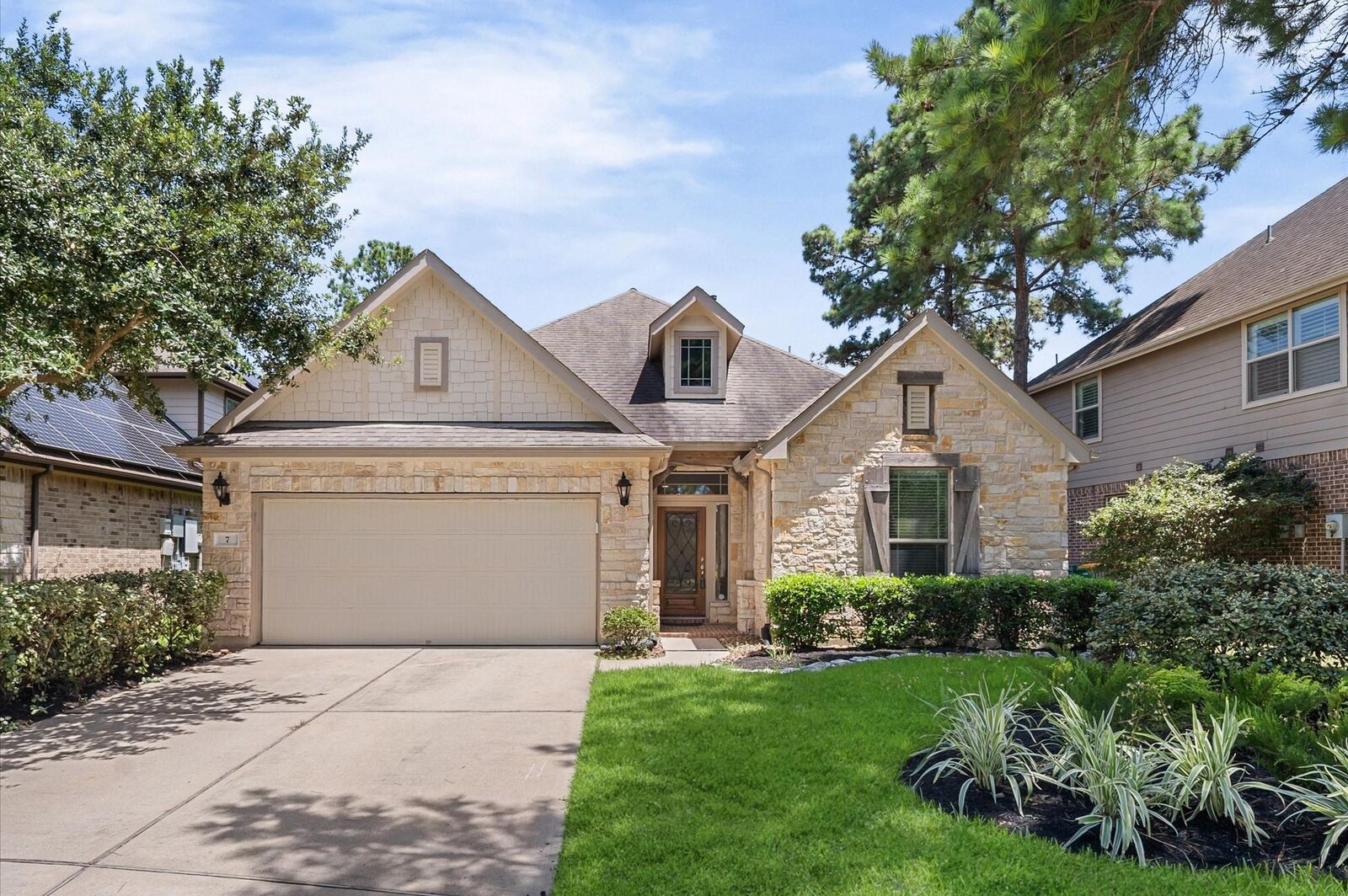 Property Photo:  7 E Deer River Circle  TX 77389 