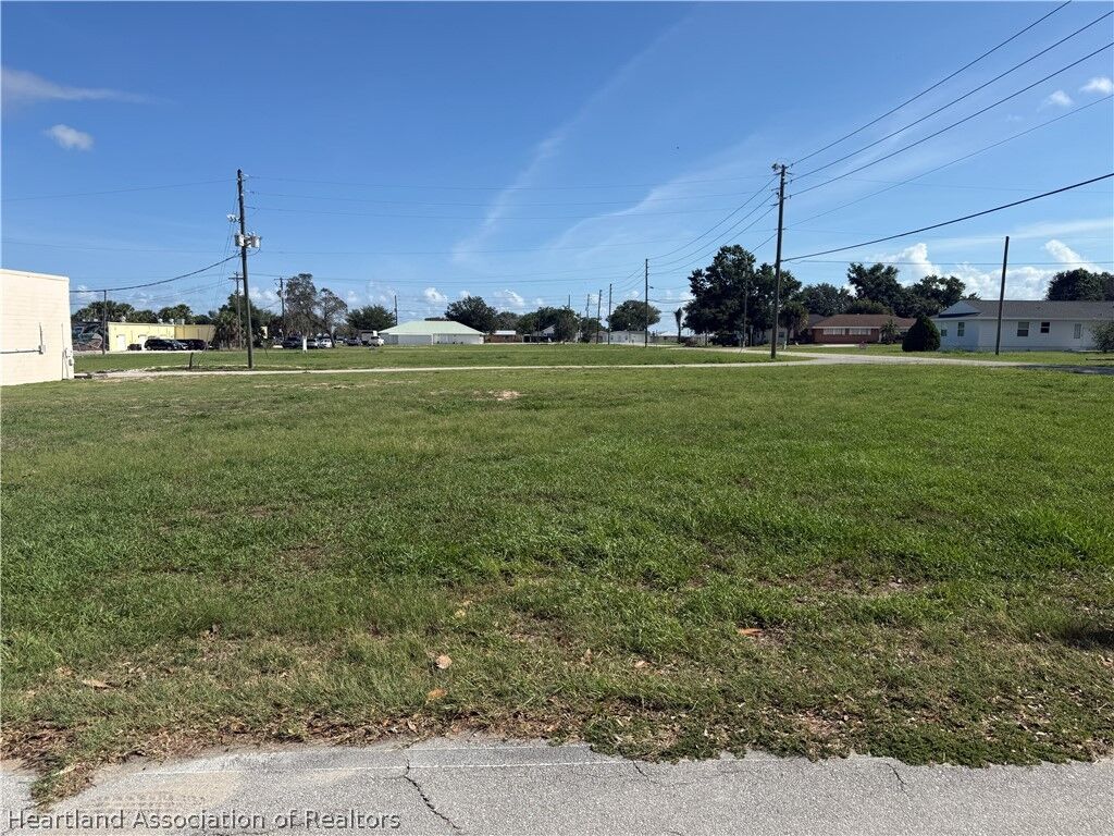 Property Photo: 25 E Park Street FL 33852