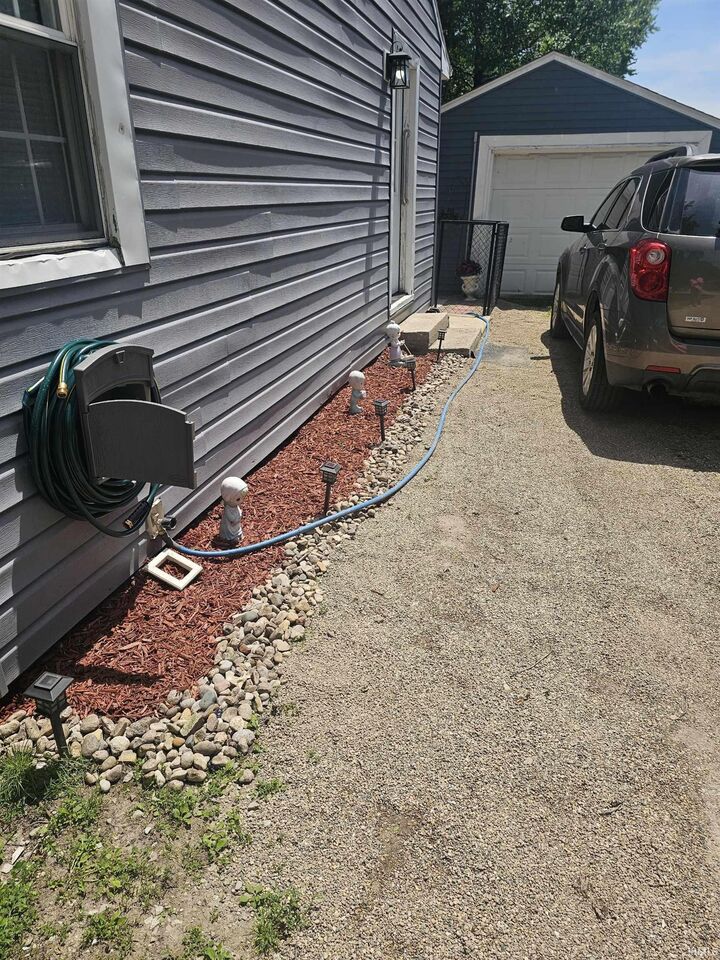 Property Photo:  1009 E Spraker Street  IN 46901 