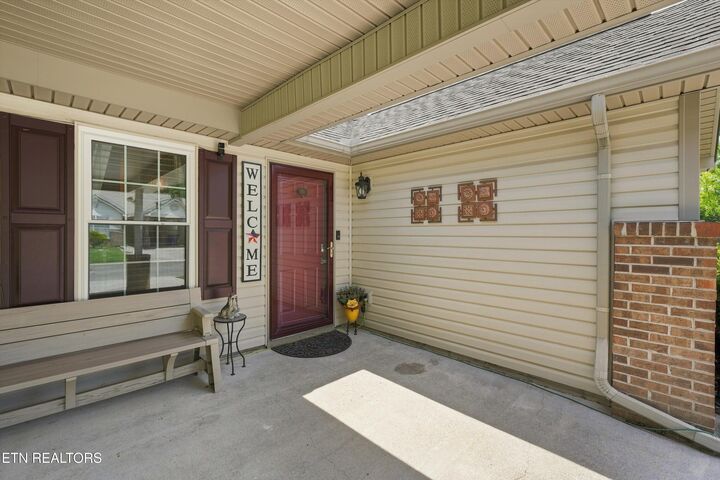 Property Photo: 5638 Kalispell Way TN 37924