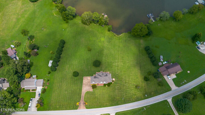 Property Photo: 662 River Rd TN 37763