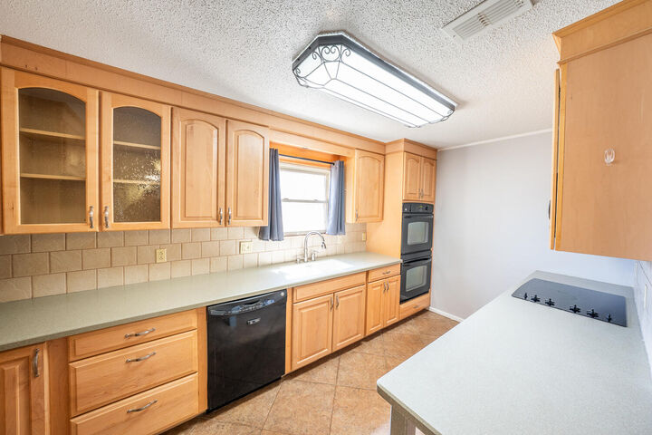 Property Photo:  3202 69th Street  TX 79413 