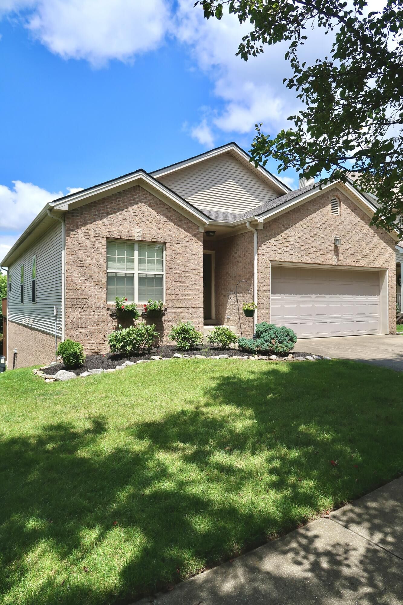 Property Photo:  881 Lauderdale Drive  KY 40515 