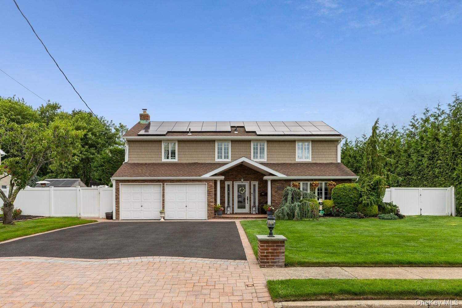 Property Photo:  19 Clearwater Lane  NY 11795 
