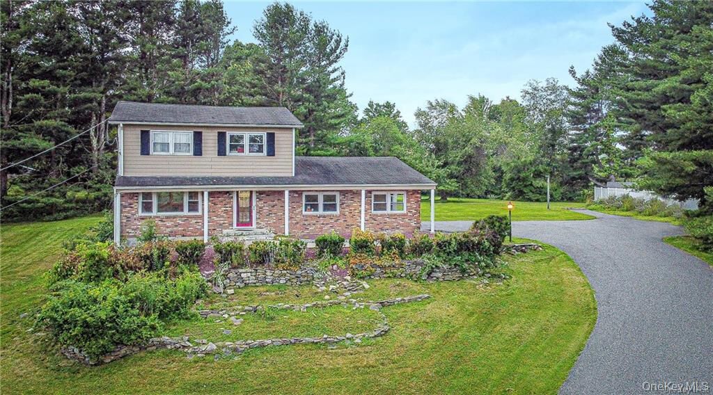 Property Photo: 7 Knoll Court NY 10950