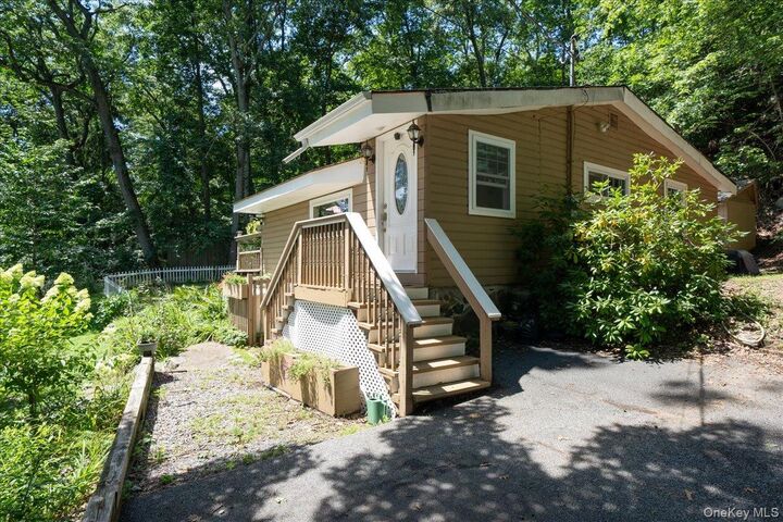 Property Photo:  42 Deer Trail S  NY 10925 