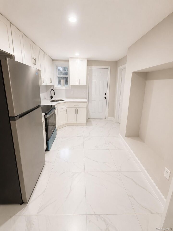 Property Photo:  2040 Washington Avenue  NY 10457 