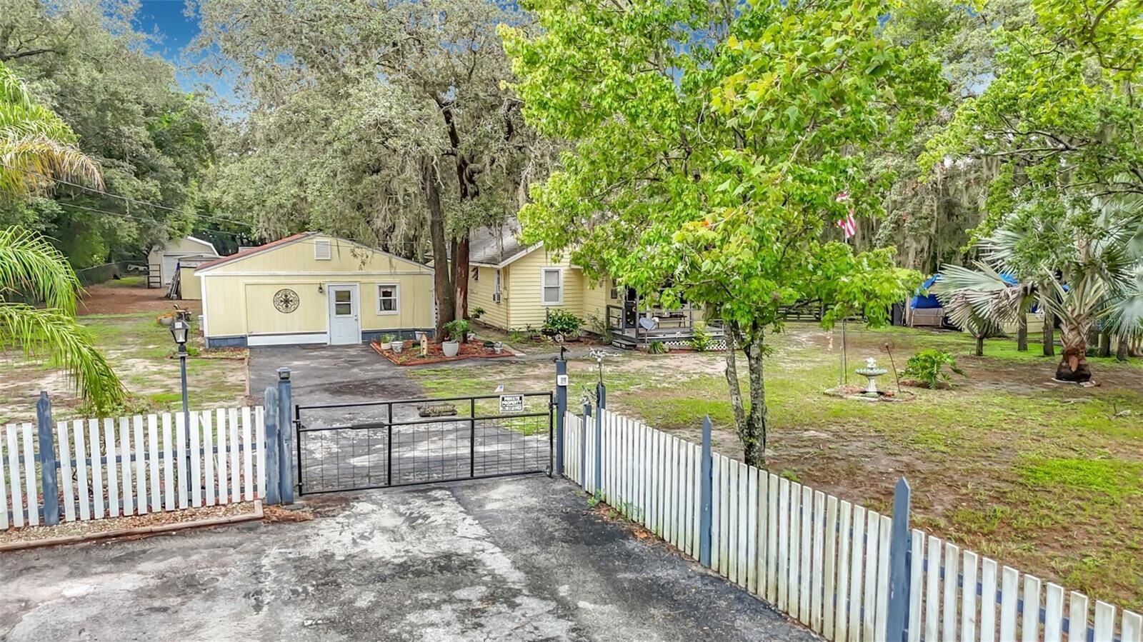 Property Photo: 11705 Mary Lou Drive FL 34669