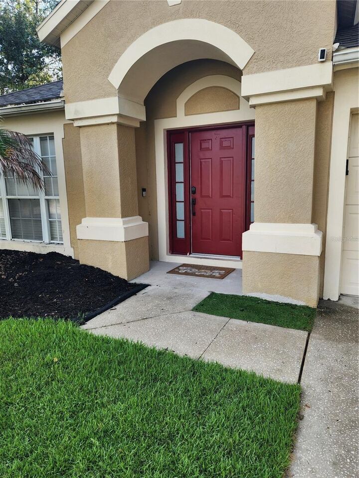 Property Photo: 5704 Grindstone Loop FL 33544