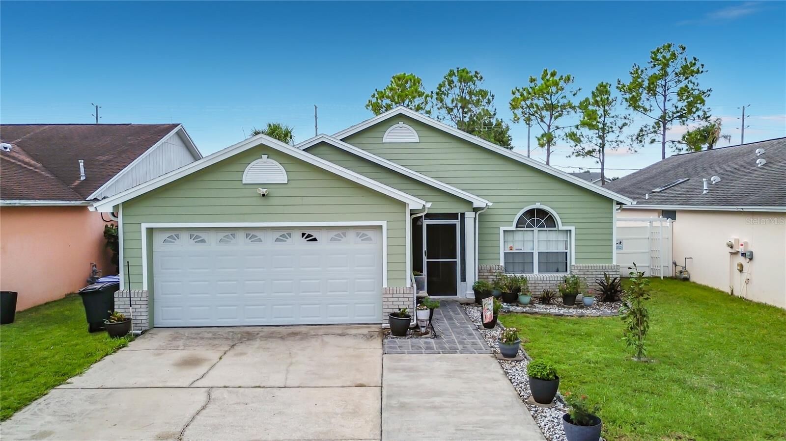 Property Photo: 7732 Water Oak Ct FL 34747
