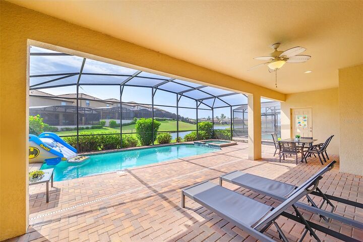 Property Photo:  