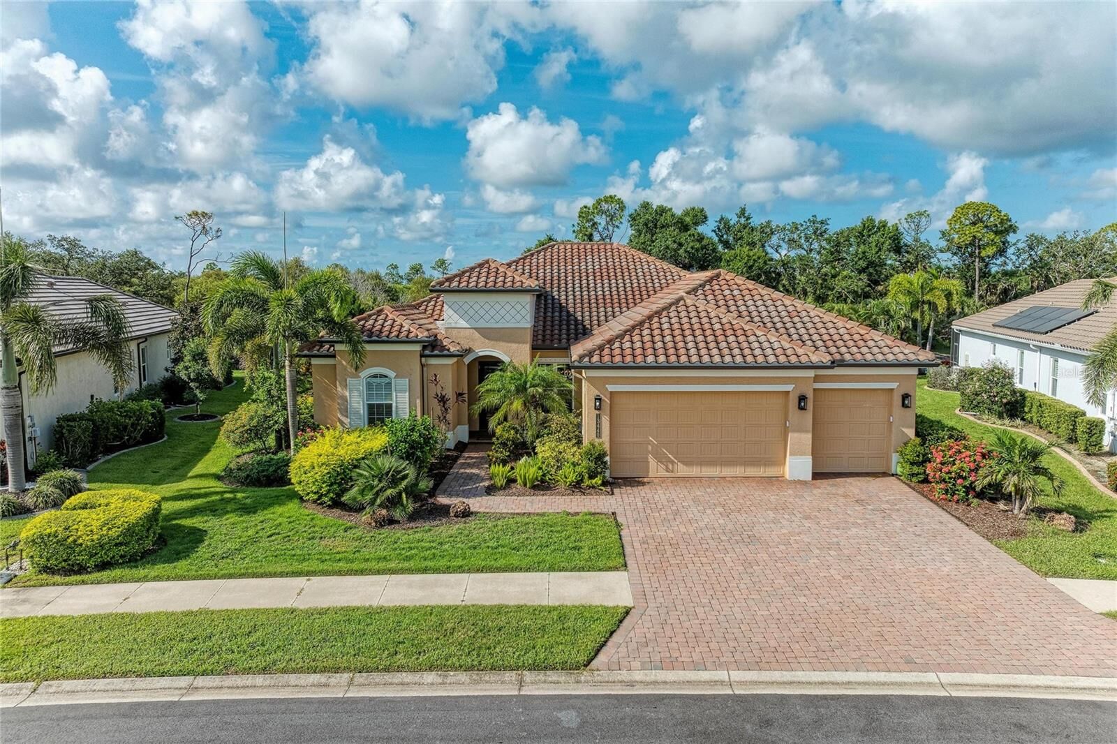 Property Photo: 13440 Campanile Court FL 34293