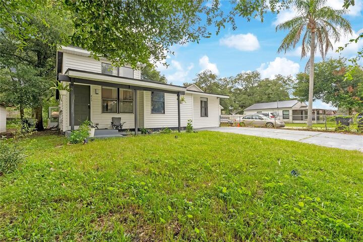 Property Photo:  415 S Lancelot Avenue  FL 32835 