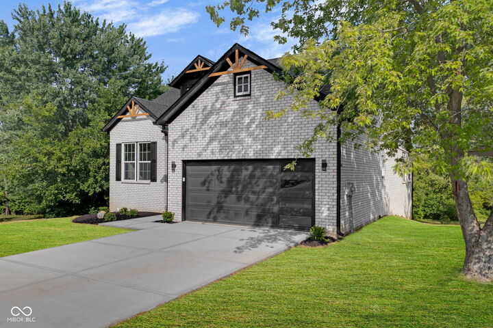 Property Photo:  1121 Brookside Court  IN 46123 