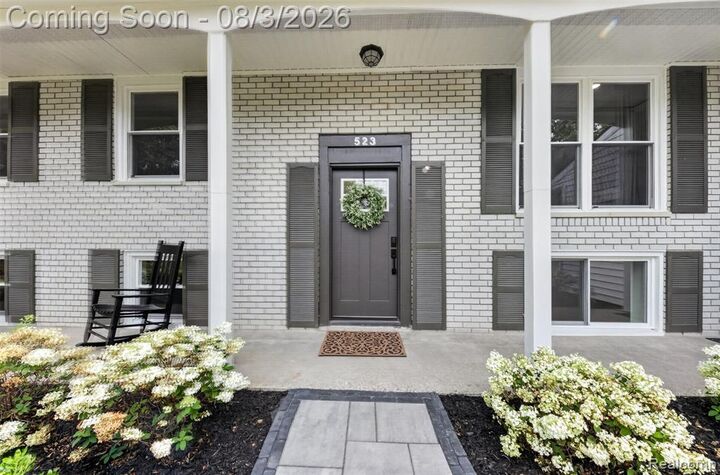 Property Photo:  523 Glengary Road  MI 48390 1496 