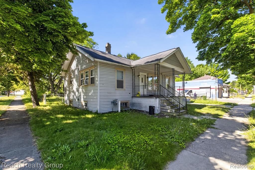 Property Photo:  1603 Cooper Avenue  MI 48602 5104 
