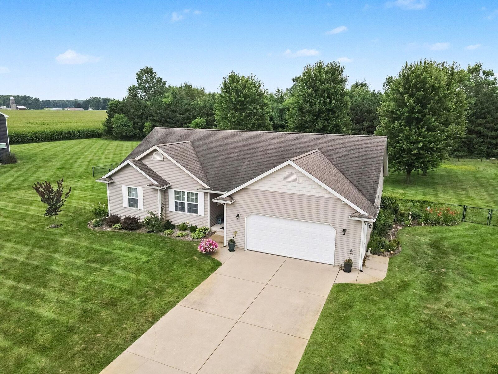 Property Photo: 50203 Chardonnay Street MI 49079
