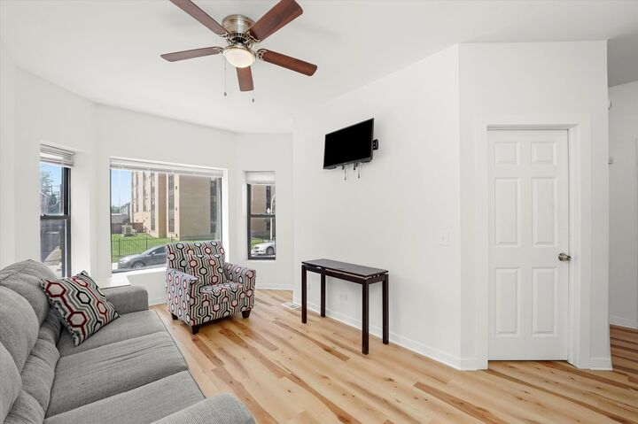 Property Photo:  348 E 41st Street 1  IL 60653 