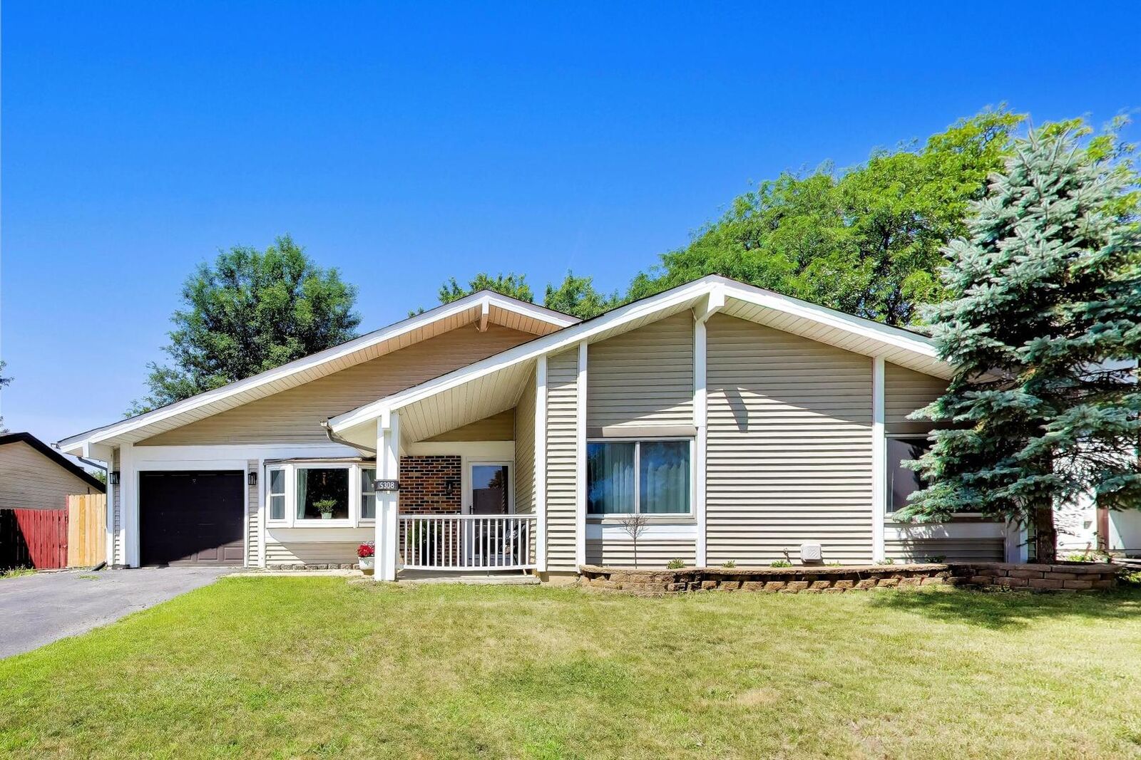 Property Photo:  5308 Cinema E Drive E  IL 60133 