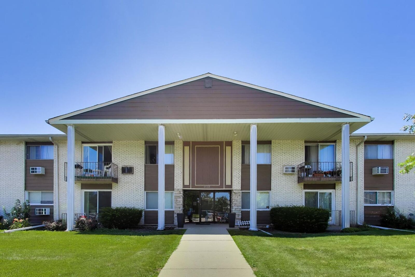 Property Photo: 9518 Dee Road 1E IL 60016