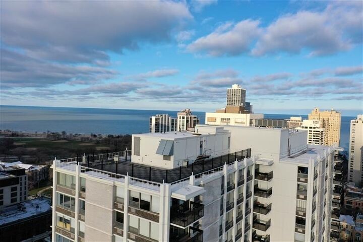 Property Photo: 1460 N Sandburg Terrace 2106A IL 60610