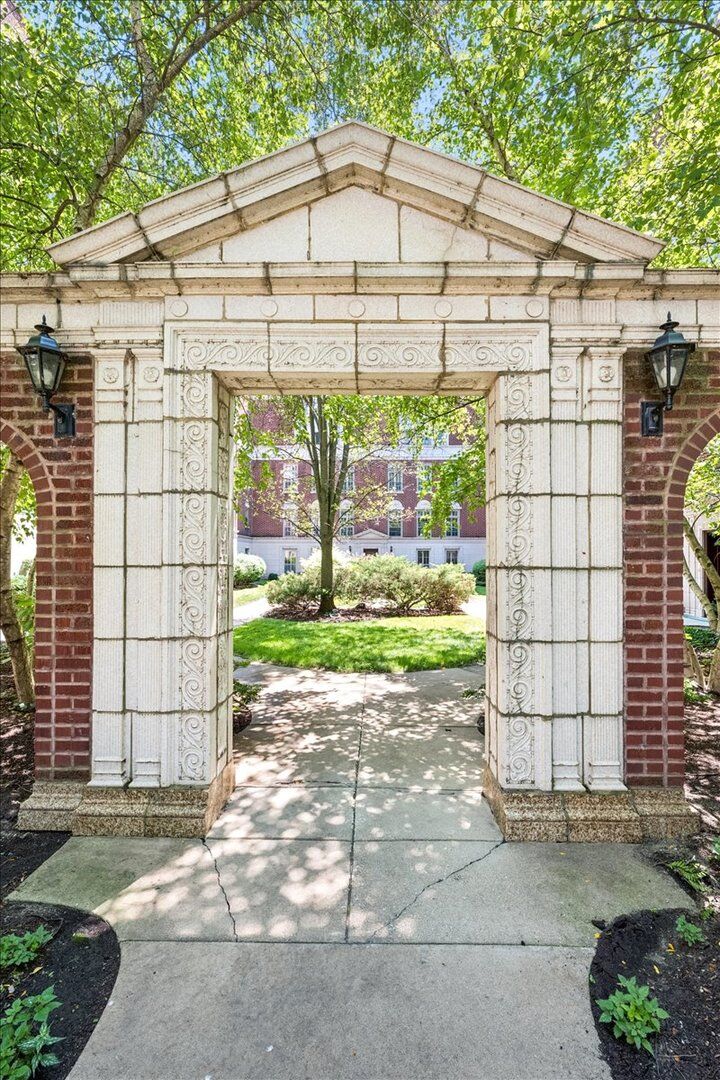 Property Photo: 486 Sheridan Road 2 IL 60202